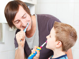 Kvůli zánětu dásní můžete časem přijít o zuby. Léčba i prevence je přitom jednoduchá. 