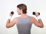 Cvičení s činkami: posilování zádových svalů