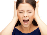 Šelest v uchu neboli <span class="highlight">tinnitus</span>. Tyto věci mohou vaše obtíže zhoršit