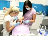 Zubní kaz lze ošetřit i bez vrtačky