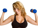 Cvičení s činkami: posilování svalů hrudníku