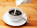 Při nachlazení nepijte kávu s mlékem