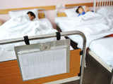 Rádce pacienta: máte právo zůstat v nemocnici s dítětem