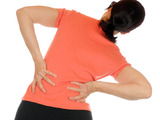 Příznaky osteoporózy: Jaké potíže by Vás měli varovat a přimět k návštěvě lékaře?