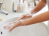 Mýt si ruce mýdlem je stále nejlepší způsob prevence infekcí