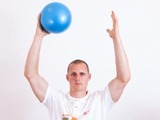 Cvičení s overballem pomůže od bolesti zad
