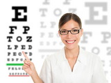 Častou příčinou slepoty jsou úrazy oka. Unikátní operace umí zrak vrátit.