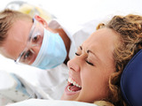 Celková anestezie v zubní ordinaci. Jaké jsou výhody, jaká rizika?